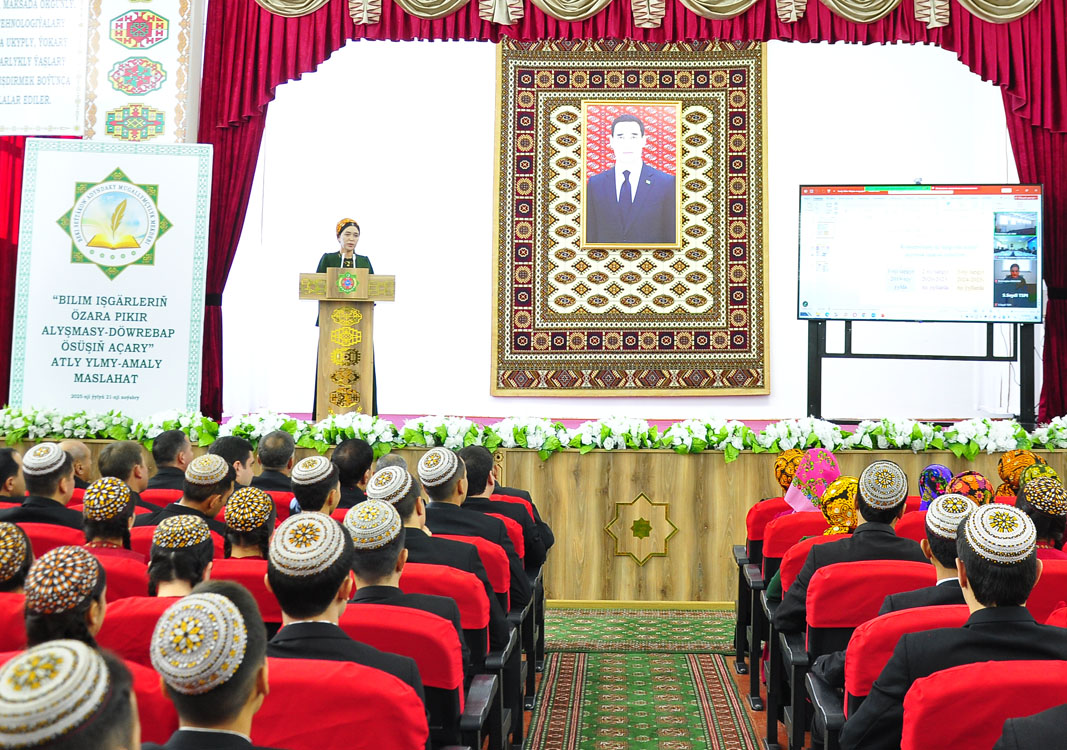 Bilim işgärleriniň özara pikir alyşmasy-döwrebap ösüşiň açary